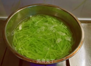 温拌莴笋丝的做法步骤：5