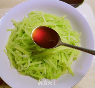 温拌莴笋丝的做法步骤：7