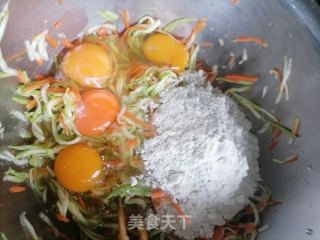 西葫芦鸡蛋饼的做法步骤：4