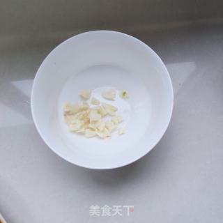 油菜虾仁的做法步骤：2