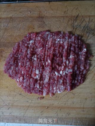 蒜苔鲜肉蒸饺的做法步骤：1