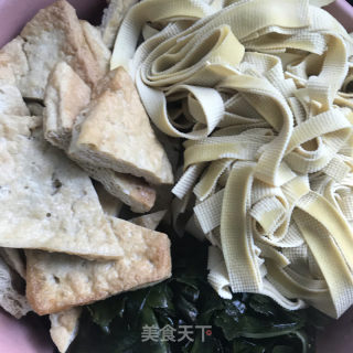 油豆腐鲜虾香辣锅的做法步骤：1