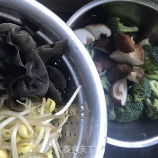 油豆腐鲜虾香辣锅的做法步骤：6