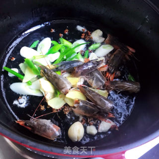 油豆腐鲜虾香辣锅的做法步骤：8