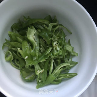 豆瓣酱炒蒜苔腊肉的做法步骤：3