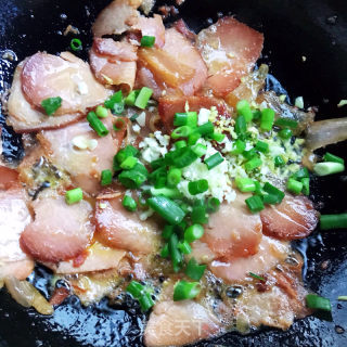豆瓣酱炒蒜苔腊肉的做法步骤：6