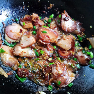 豆瓣酱炒蒜苔腊肉的做法步骤：7