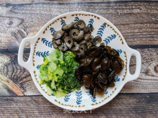 小白菜木耳拌海参的做法步骤：6