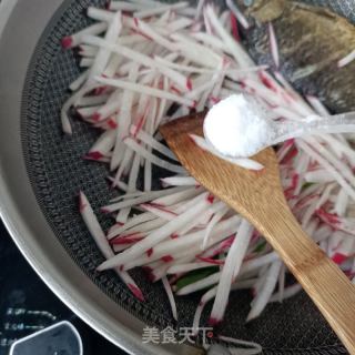 水萝卜鲫鱼汤的做法步骤：15