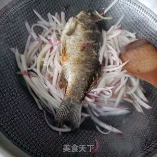 水萝卜鲫鱼汤的做法步骤：17