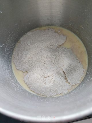 燕麦戚风蛋糕的做法步骤：8