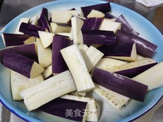 蒜香酸甜茄子的做法步骤：1