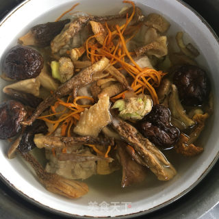 菌菇排骨汤的做法步骤：6