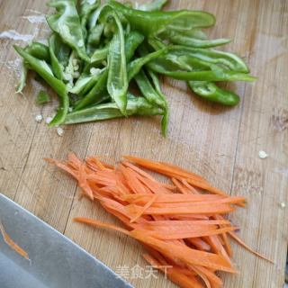 螺丝椒肉丝炒白玉菇的做法步骤：5