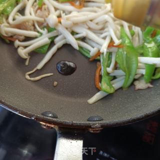 螺丝椒肉丝炒白玉菇的做法步骤：10