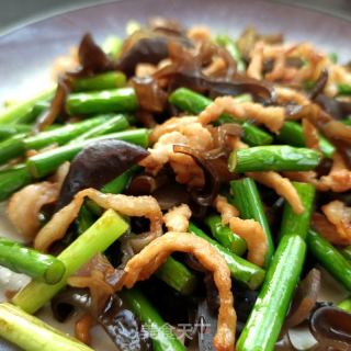 肉丝木耳炒蒜苔的做法