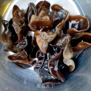 肉丝木耳炒蒜苔的做法步骤：4
