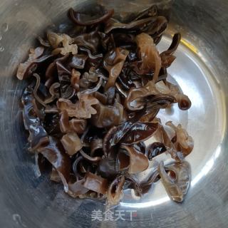 肉丝木耳炒蒜苔的做法步骤：5