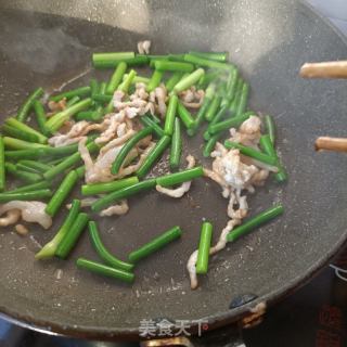 肉丝木耳炒蒜苔的做法步骤：8