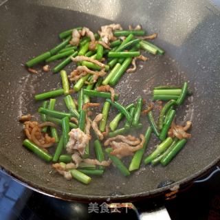 肉丝木耳炒蒜苔的做法步骤：10