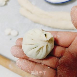 生煎包的做法步骤：1