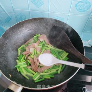 培根炒蒜薹的做法步骤：6