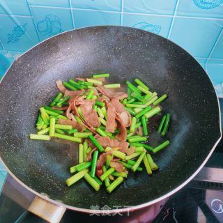培根炒蒜薹的做法步骤：8
