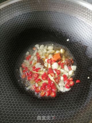 红烧鲫鱼的做法步骤：4