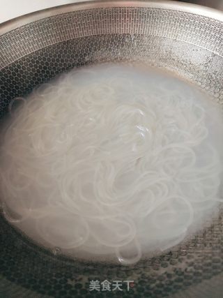 牛肉炒魔芋粉丝的做法步骤：5