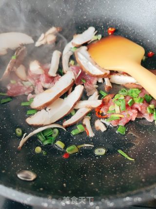 牛肉炒魔芋粉丝的做法步骤：10