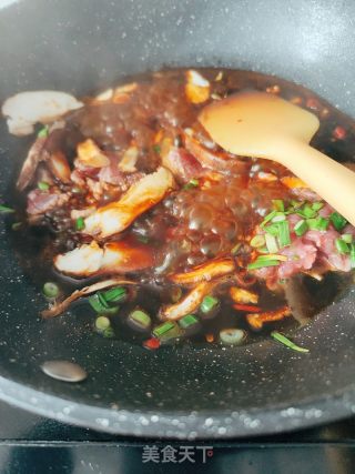 牛肉炒魔芋粉丝的做法步骤：11