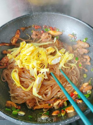 牛肉炒魔芋粉丝的做法步骤：14