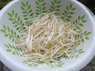 茶树菇炒绿豆芽的做法步骤：1