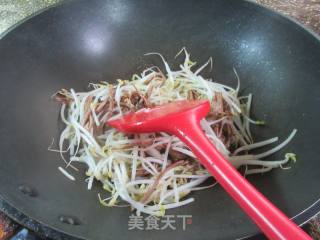 茶树菇炒绿豆芽的做法步骤：5