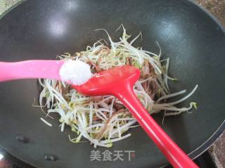 茶树菇炒绿豆芽的做法步骤：6
