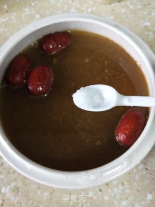 三七粉炖猪骨汤的做法步骤：5