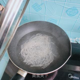 茴香粉条素馅水饺的做法步骤：3