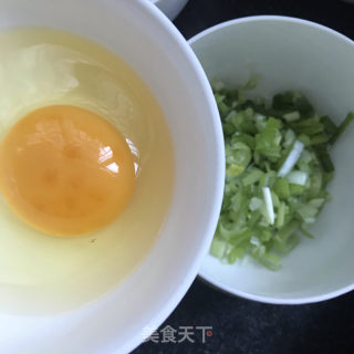 番茄鸡蛋拌手擀面的做法步骤：2