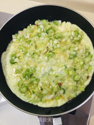 辣椒大葱煎鸡蛋的做法步骤：7