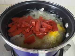 银耳山楂羹的做法步骤：3