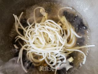 煎蛋什香菜汤米粉的做法步骤：11