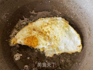 炸腐竹煎蛋汤米粉的做法步骤：5