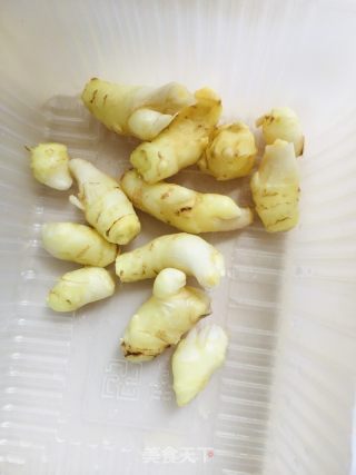 荆芥拌子姜的做法步骤：1