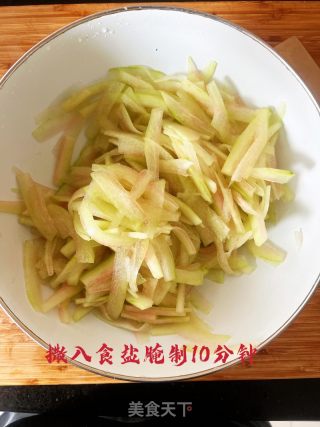 素炒西瓜皮的做法步骤：5
