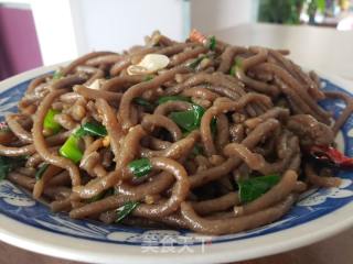 香葱炒红薯饸烙面的做法