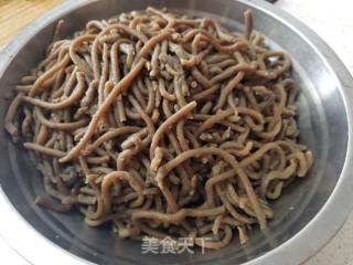 香葱炒红薯饸烙面的做法步骤：3