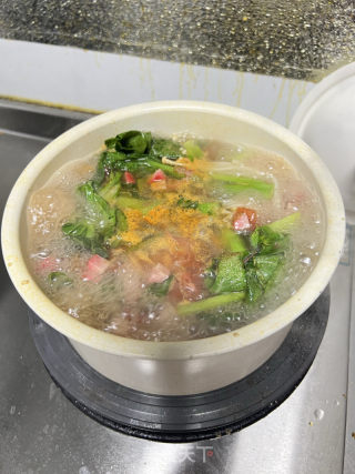 大杂烩健康蛋汤的做法步骤：5