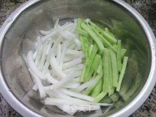 青瓜拌大白菜梗的做法步骤：6
