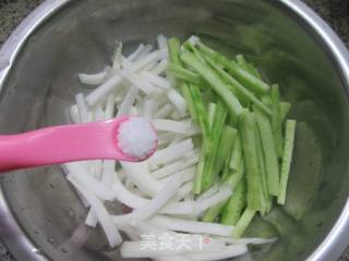 青瓜拌大白菜梗的做法步骤：7