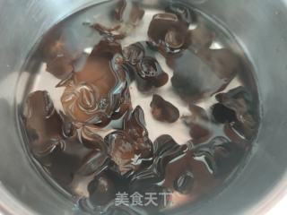 猪肉三鲜杏鲍菇西芹包子的做法步骤：5